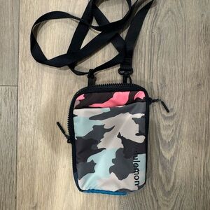 lululemon athletica Men’s Pink Camo Crossbody Phone Pouch